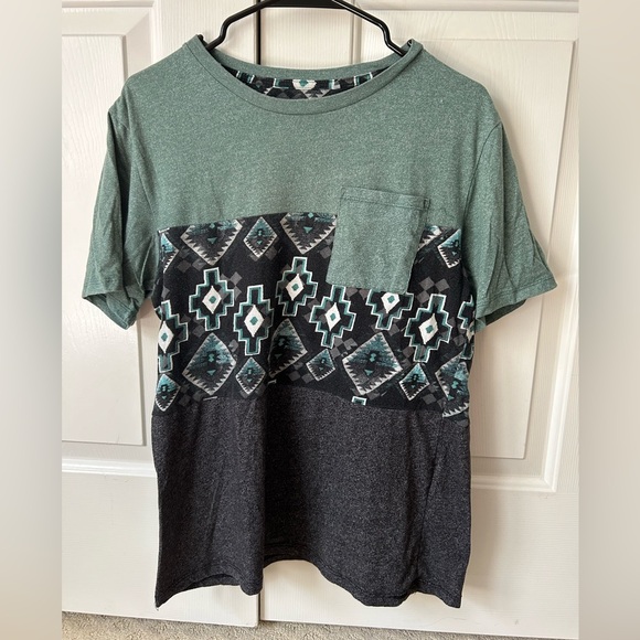 On the Byas by PacSun Tshirt - Picture 1 of 3